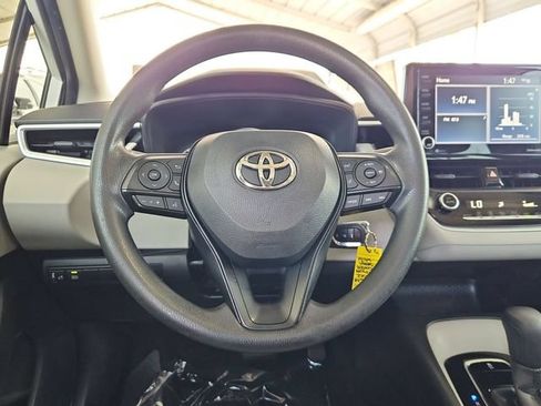 Used 2022 Toyota Corolla LE FWD image 12