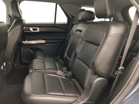 Used 2022 Ford Explorer XLT w/ Equipment Group 202A RWD image 18