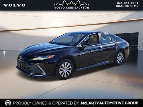 Used 2022 Toyota Camry LE w/ Cold Weather Package image 7