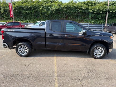Used 2022 Chevrolet Silverado 1500 LT AWD/4WD image 4