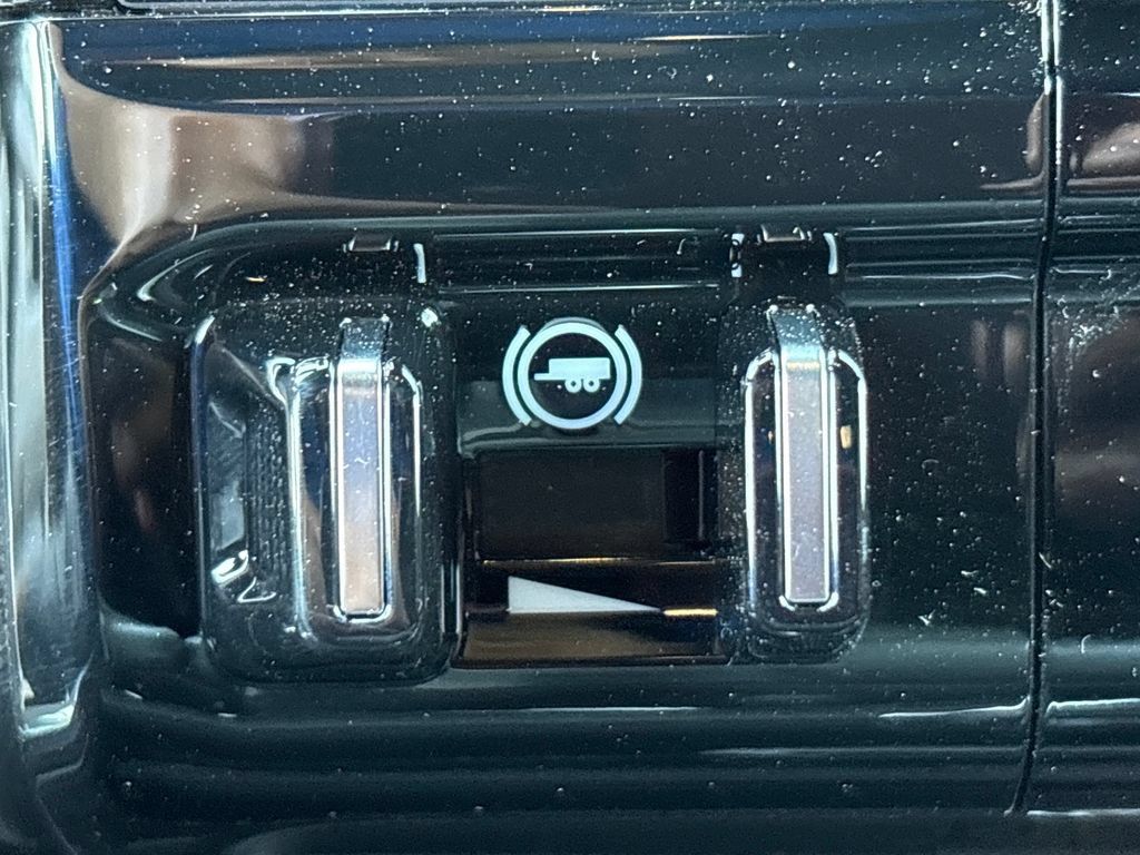 New 2025 RAM 3500 Laramie AWD/4WD image 20