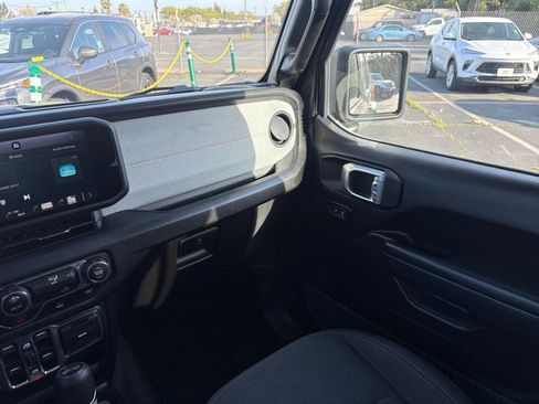 Used 2025 Jeep Wrangler Sport S image 34
