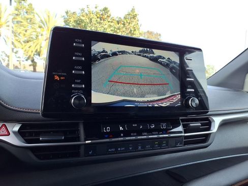 Used 2024 Toyota Sienna XSE FWD image 18