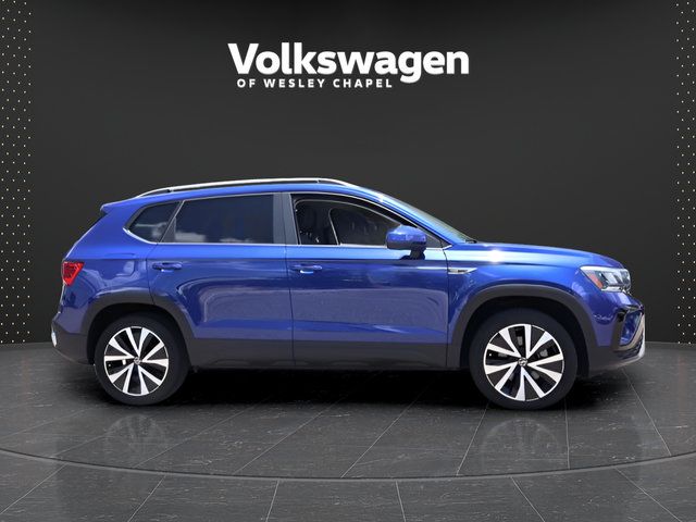 Certified 2023 Volkswagen Taos SE FWD image 9