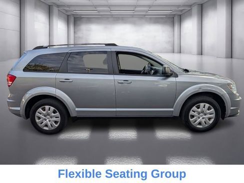 Used 2017 Dodge Journey SE w/ Flexible Seating Group image 3