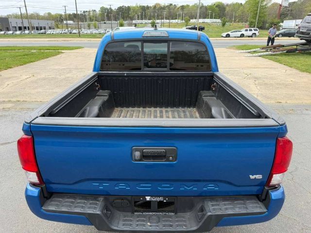 Used 2016 Toyota Tacoma TRD Sport w/ Towing Package RWD image 5