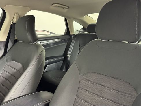 Used 2019 Ford Fusion SE FWD image 14