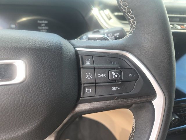 Used 2024 Jeep Grand Cherokee Limited w/ Luxury Tech Group II AWD/4WD image 32