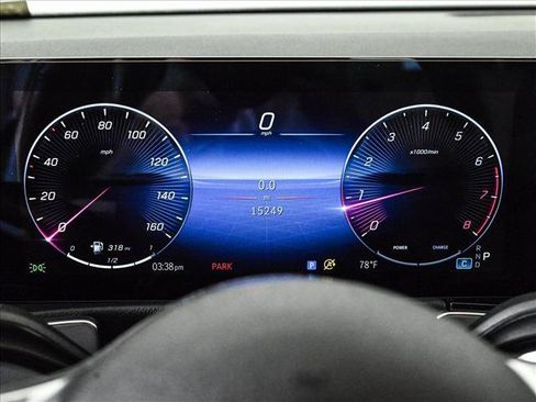 Used 2025 Mercedes-Benz GLB 250 4MATIC image 11