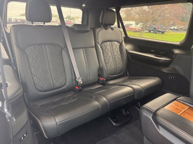 Used 2023 Jeep Grand Wagoneer L Series III w/ Rear Seat Video Group 1 AWD/4WD image 17