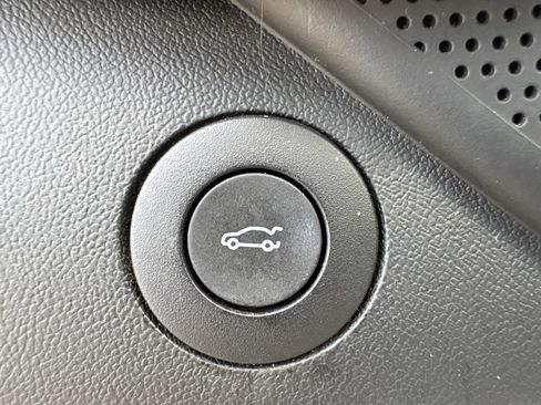 Used 2019 Chevrolet Camaro LT RWD image 11