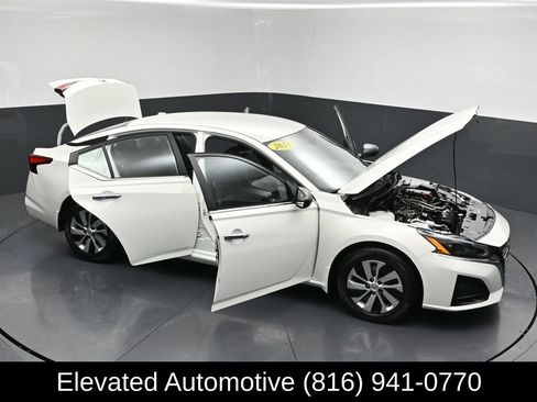 Used 2025 Nissan Altima 2.5 S FWD image 29