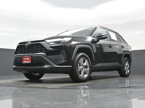 Used 2025 Toyota RAV4 XLE AWD/4WD image 28