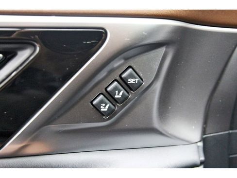 Used 2025 Subaru Outback Touring AWD/4WD image 21