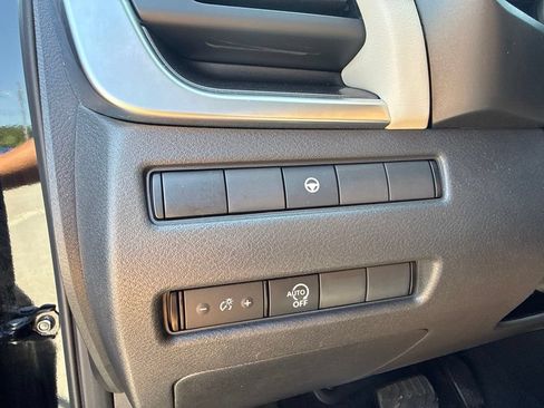 Used 2023 Nissan Rogue SV AWD/4WD image 12