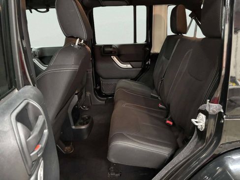 Used 2016 Jeep Wrangler Unlimited Sahara AWD/4WD image 16