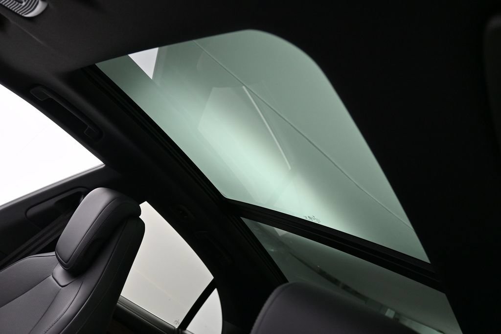 Certified 2026 Porsche Macan Electric RWD image 11
