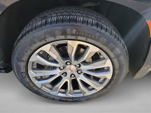 Used 2021 GMC Yukon Denali w/ Denali Premium Package image 10