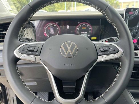 New 2025 Volkswagen Tiguan SE image 22