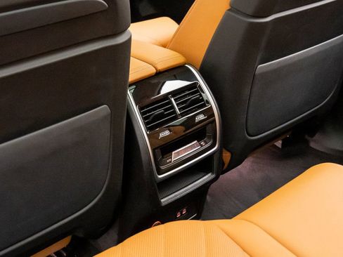 Certified 2025 BMW X7 xDrive40i w/ Premium Package image 18