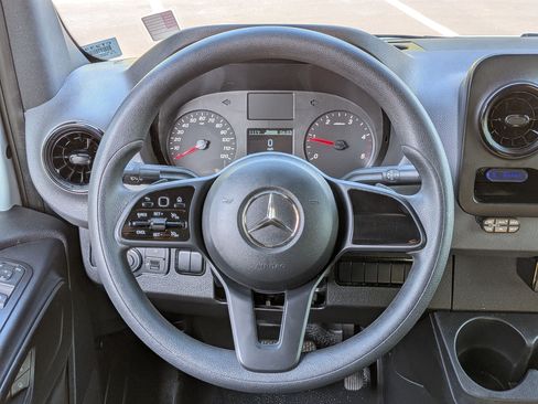Used 2022 Mercedes-Benz Sprinter 2500 image 18