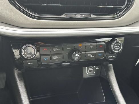 Used 2026 Jeep Compass Limited AWD/4WD image 16