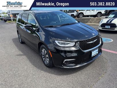 Used 2023 Chrysler Pacifica Touring-L