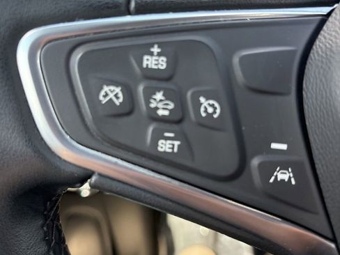 Used 2023 Chevrolet Equinox LT image 27