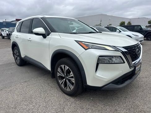 Used 2023 Nissan Rogue SV w/ SV Premium Package FWD image 3