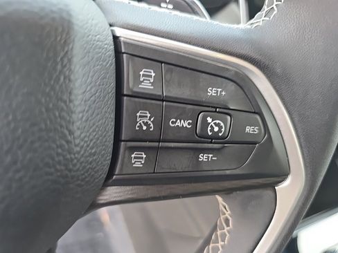 Certified 2025 Jeep Grand Cherokee Laredo X image 25