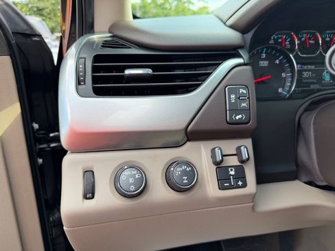 Used 2019 Chevrolet Tahoe LT w/ Luxury Package AWD/4WD image 33
