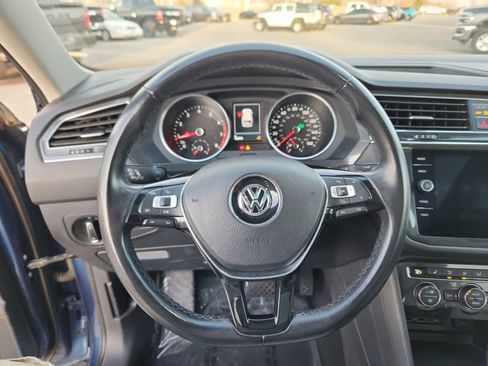 Used 2018 Volkswagen Tiguan SE w/ Panoramic Sunroof Package image 10
