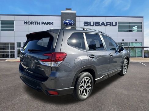 Used 2021 Subaru Forester Premium image 3