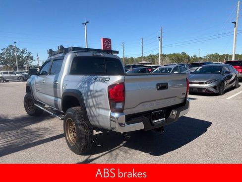 Used 2018 Toyota Tacoma TRD Off-Road image 6