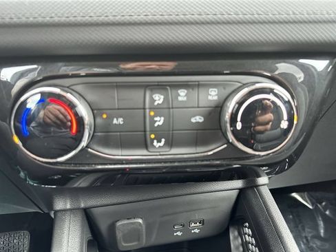 Used 2024 Chevrolet TrailBlazer LT FWD image 19