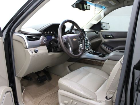Used 2016 Chevrolet Suburban LT image 7