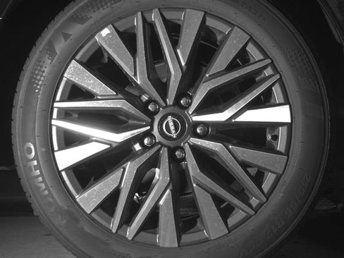 Used 2025 Nissan Altima 2.5 SV FWD image 15