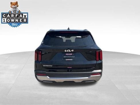 Used 2025 Kia Sorento S image 6