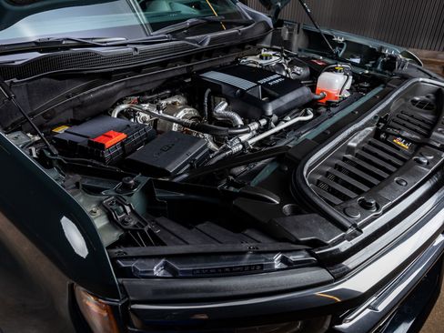 Used 2025 Chevrolet Silverado 1500 ZR2 w/ Technology Package image 39