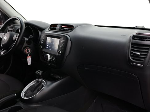 Used 2018 Kia Soul + FWD image 34