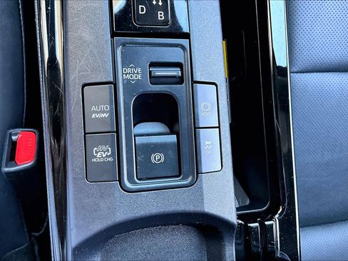 Used 2023 Toyota Prius Prime Premium FWD image 34