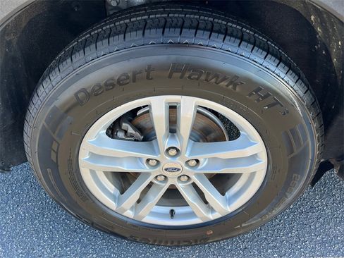 Used 2022 Ford Explorer XLT image 17