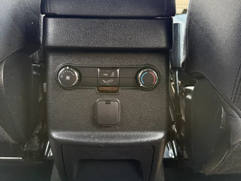 Used 2018 Ford Explorer XLT w/ Equipment Group 201A AWD/4WD image 31