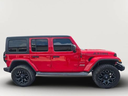 Used 2019 Jeep Wrangler Unlimited Sahara AWD/4WD image 5
