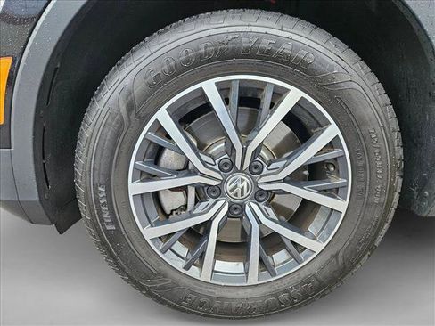 Used 2020 Volkswagen Tiguan SE image 22