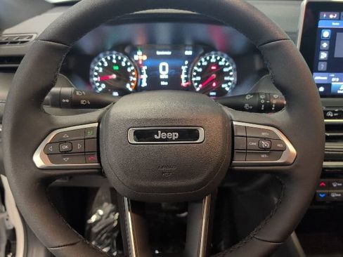 New 2026 Jeep Compass Latitude image 15