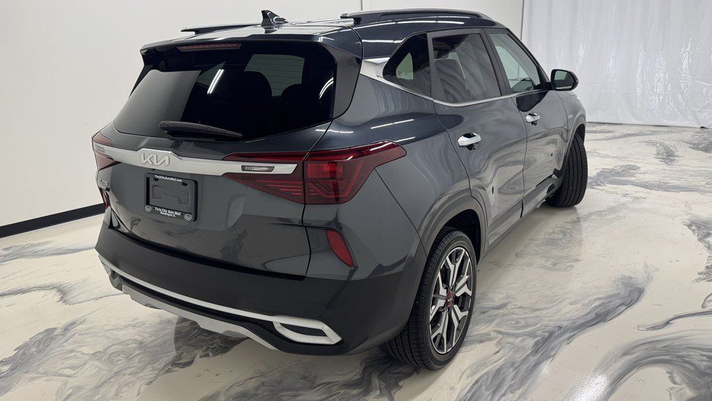 Used 2022 Kia Seltos SX w/ Sunroof Package AWD/4WD image 8