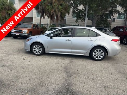 Used 2021 Toyota Corolla LE image 21