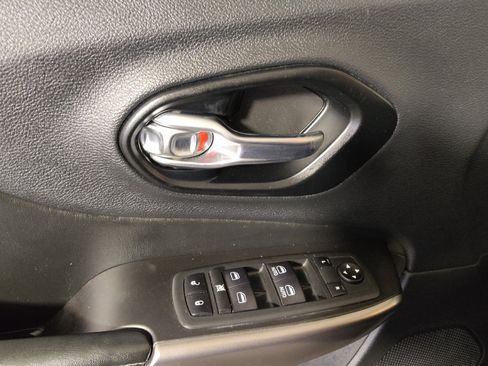 Used 2021 Jeep Cherokee Latitude Lux w/ Sun & Sound Group AWD/4WD image 27