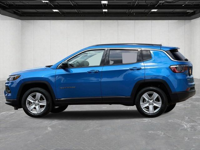 Certified 2022 Jeep Compass Latitude w/ Convenience Group AWD/4WD image 2
